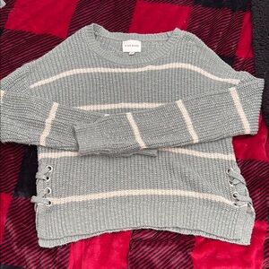 ✨HP✨Cute Sweater with Side Detail